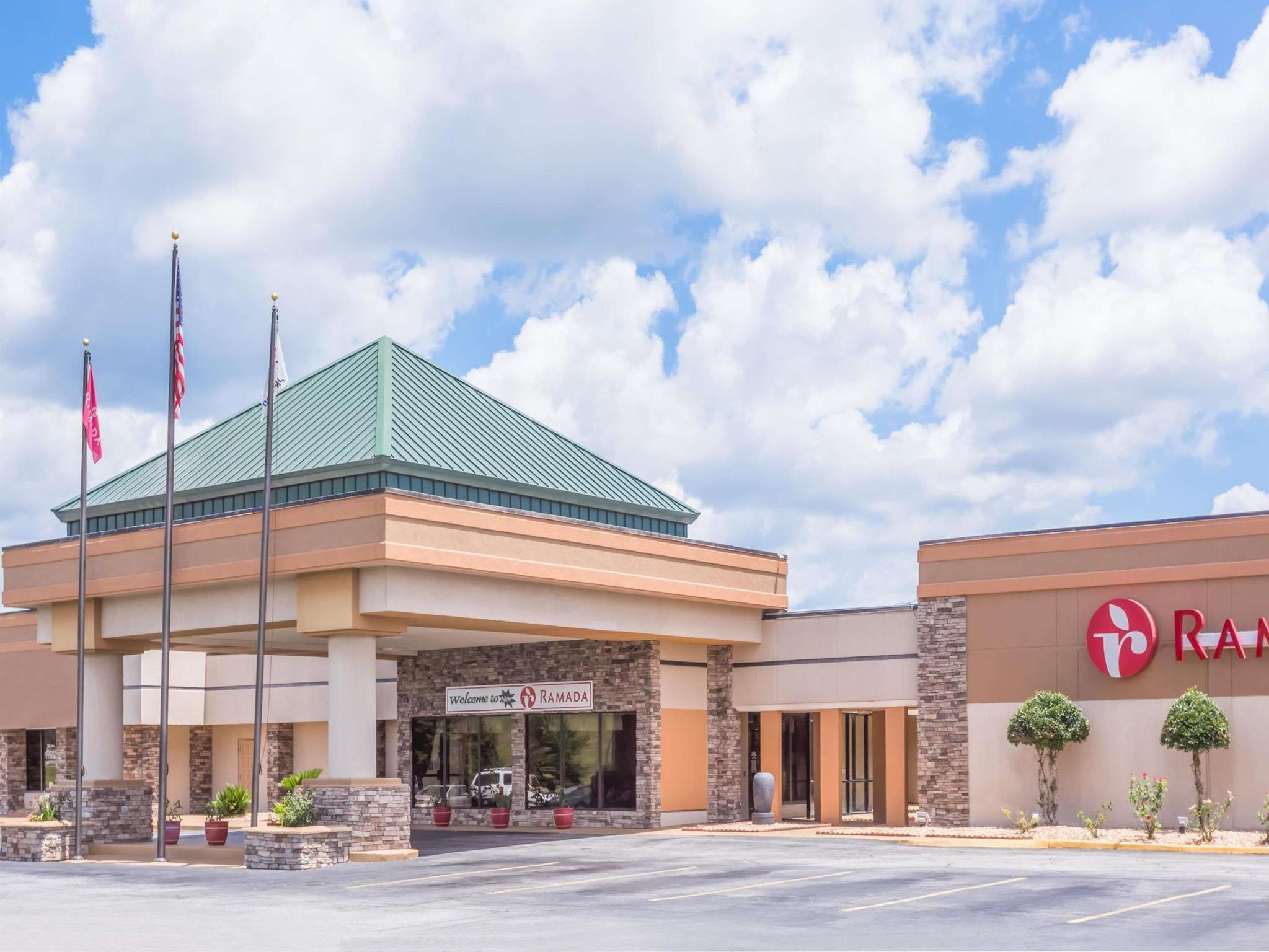 Ramada By Wyndham Macon Hotell Eksteriør bilde