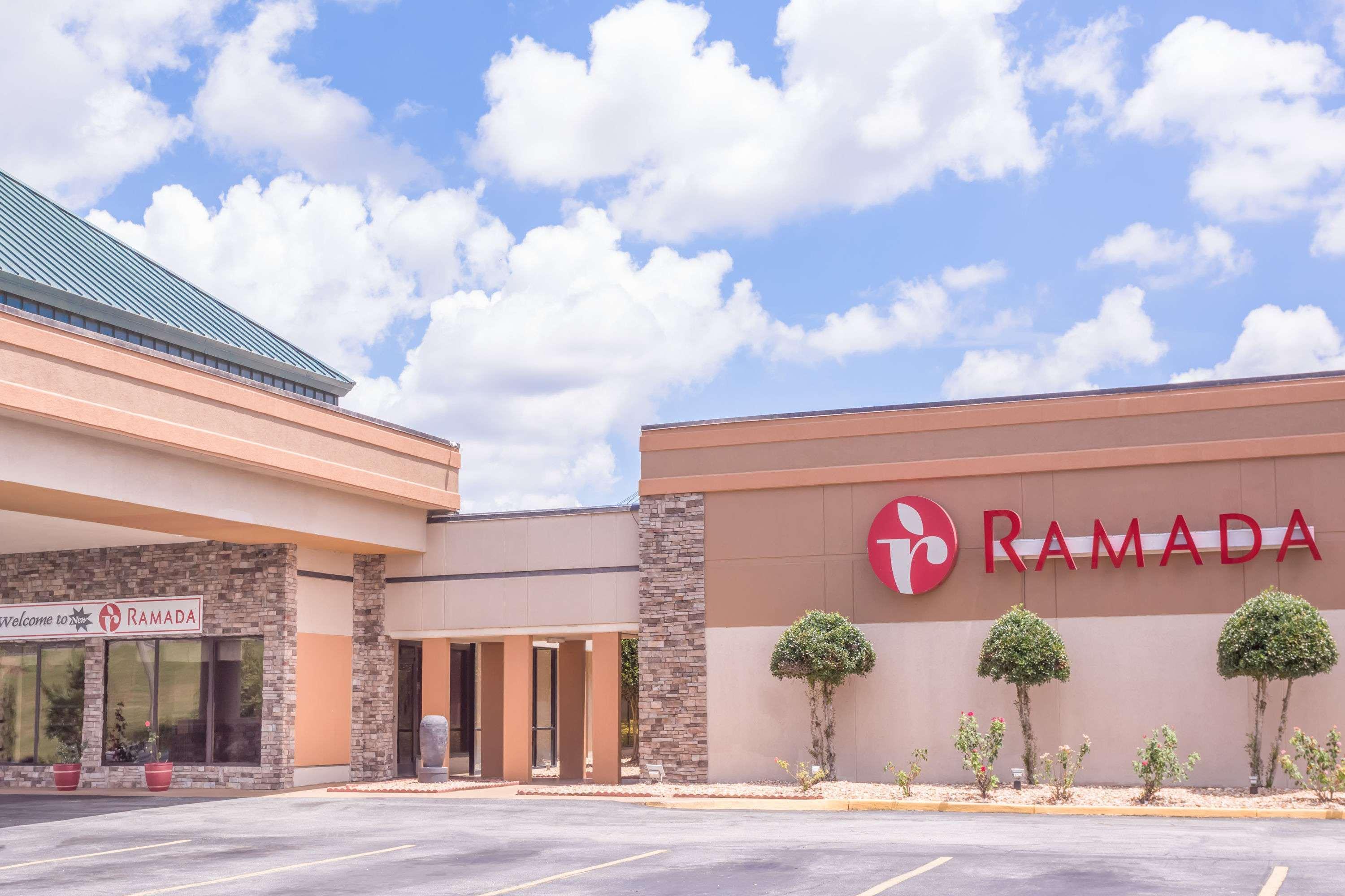 Ramada By Wyndham Macon Hotell Eksteriør bilde